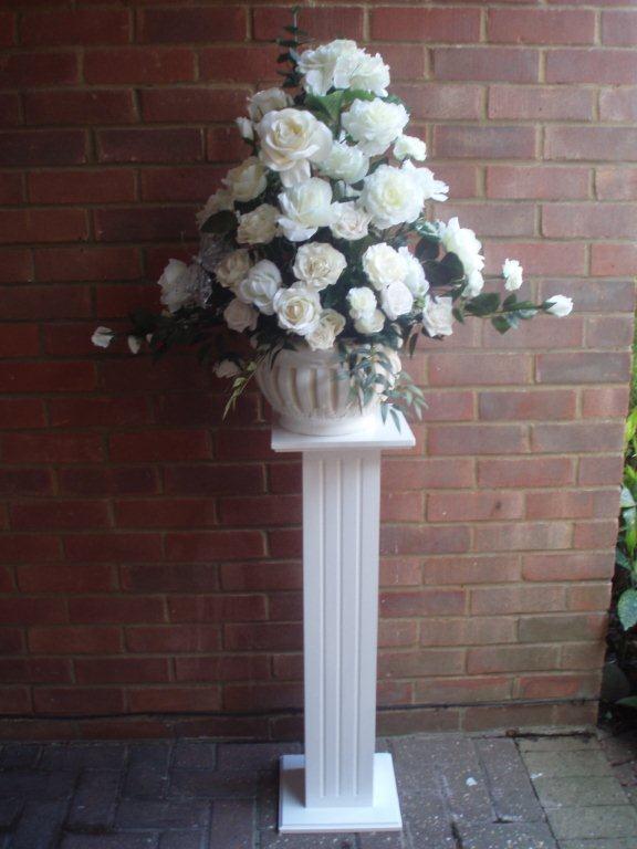 Wedding pedestals for flower arrangemants